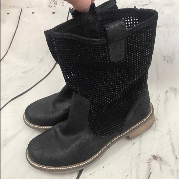 Charles Davis perforated boots size 7 - Picture 1 of 4